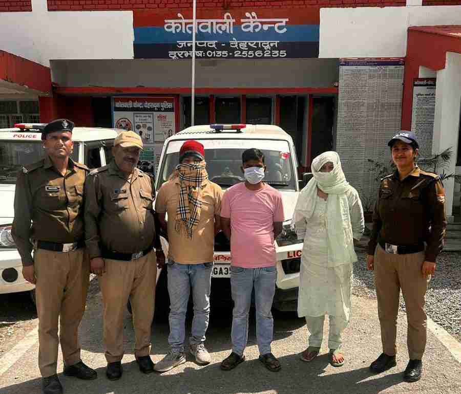 घर मे चल रहे जिस्मफरोशी के धंधे का दून पुलिस ने किया भंडाफोड़, घर में अनैतिक देह व्यापार करवा रही महिला अभियुक्ता सहित 3 अभियुक्तों को पुलिस ने किया गिरफ्तार, 3 पीडिताओं को किया रेस्क्यू