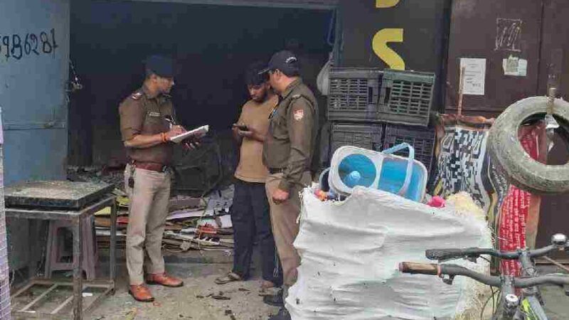 Operation Crackdown के तहत एसएसपी दून के निर्देशों पर लगातार जारी है दून पुलिस का सत्यापन अभियान, कबाड़ का काम करने वाले 293 व्यक्तियों के पुलिस ने किये सत्यापन