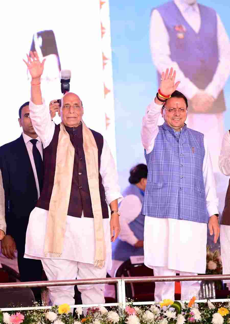धामी सरकार के फैसले बने मिसाल, विकास को मिली रफ्तार, धामी बने ‘धुरंधर’, उत्तराखंड विकास की राह पर अग्रसर: राजनाथ सिंह