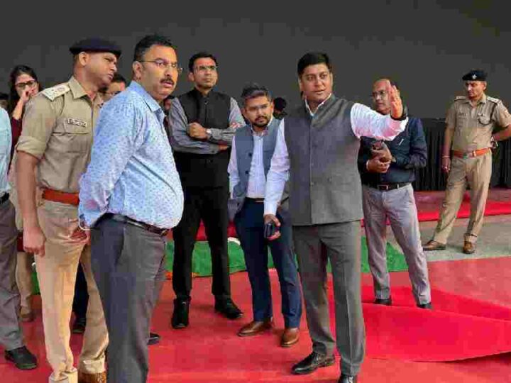 परेड ग्राउंड में प्रस्तावित कार्यक्रम के दृष्टिगत जिलाधिकारी तथा एसएसपी ने किया कार्यक्रम स्थल का निरीक्षण, सुरक्षा के समुचित प्रबंध सुनिश्चित करने के दिये निर्देश
