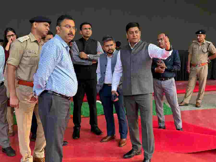 परेड ग्राउंड में प्रस्तावित कार्यक्रम के दृष्टिगत जिलाधिकारी तथा एसएसपी ने किया कार्यक्रम स्थल का निरीक्षण, सुरक्षा के समुचित प्रबंध सुनिश्चित करने के दिये निर्देश