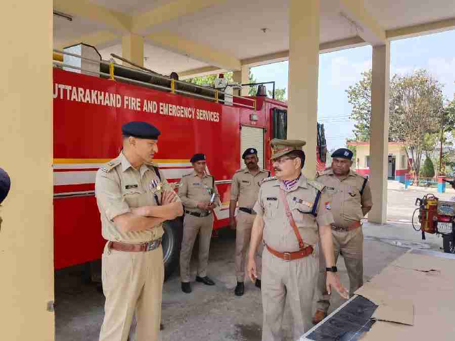 पुलिस अधीक्षक विकासनगर द्वारा किया गया फायर स्टेशन सेलाकुई का अर्द्ध वार्षिक निरीक्षण, आपात स्थितियों में त्वरित एवं प्रभावी कार्यवाही हेतु सदैव तत्पर रहने के दिये निर्देश