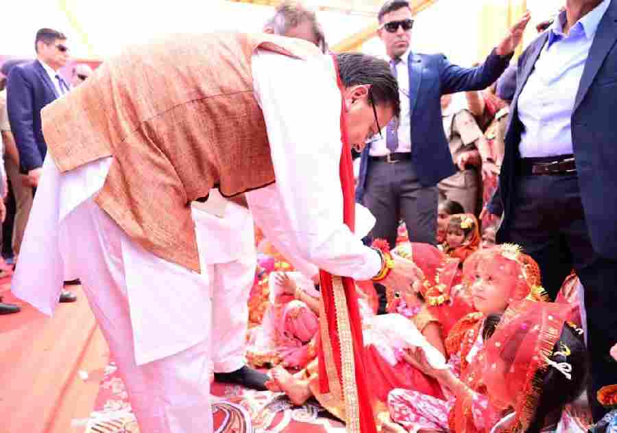 मुख्यमंत्री ने सामूहिक कन्या पूजन कार्यक्रम में किया प्रतिभाग