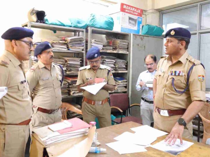 एसएसपी देहरादून द्वारा किया गया पुलिस कार्यालय का वार्षिक निरीक्षण, पत्रावलियों/जांचो को अनावश्यक रूप से लम्बित रखने वालों के विरूद्ध कडी कार्यवाही की दी चेतावनी