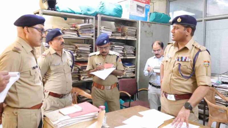 एसएसपी देहरादून द्वारा किया गया पुलिस कार्यालय का वार्षिक निरीक्षण, पत्रावलियों/जांचो को अनावश्यक रूप से लम्बित रखने वालों के विरूद्ध कडी कार्यवाही की दी चेतावनी