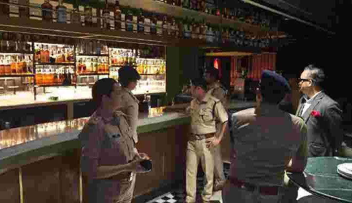 निर्धारित समयावधि के बाद खुलने वाले बार/ रेस्टोरेंट पर एसएसपी दून का कड़ा एक्शन, 2 बार संचालकों के विरूद्ध पुलिस ने दर्ज किया अभियोग