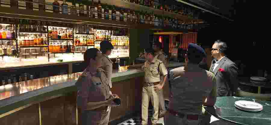 निर्धारित समयावधि के बाद खुलने वाले बार/ रेस्टोरेंट पर एसएसपी दून का कड़ा एक्शन, 2 बार संचालकों के विरूद्ध पुलिस ने दर्ज किया अभियोग