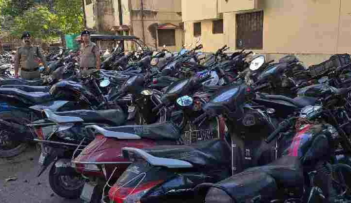 चेकिंग के दौरान प्रेमनगर पुलिस की बड़ी कार्यवाही, शराब पीकर वाहन चलाने वाले 2 वाहन चालको को किया गिरफ्तार, ड्रिंक एडं ड्राईव , मोडिफाईड साईलेंसर एवं रैश ड्राइविंग में 52 दुपहिया वाहन किये सीज