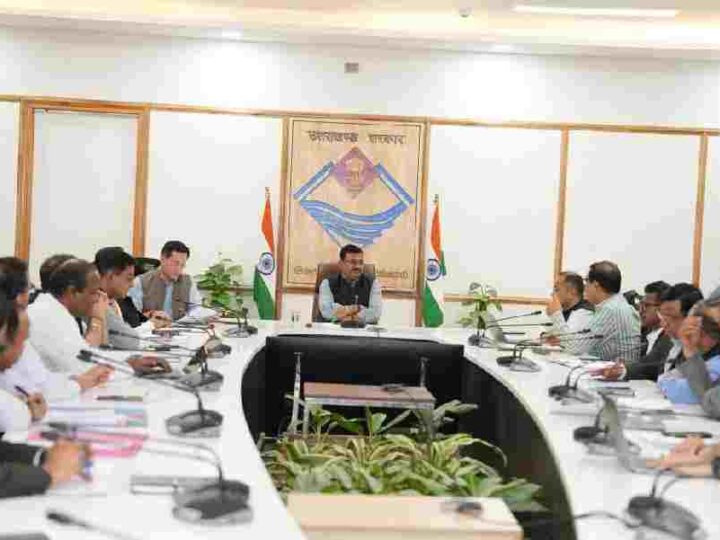 मुख्य सचिव ने ली चारधाम यात्रा की तैयारियों को लेकर बैठक, सम्बन्धित विभागों से ली अद्यतन स्थिति की जानकारी