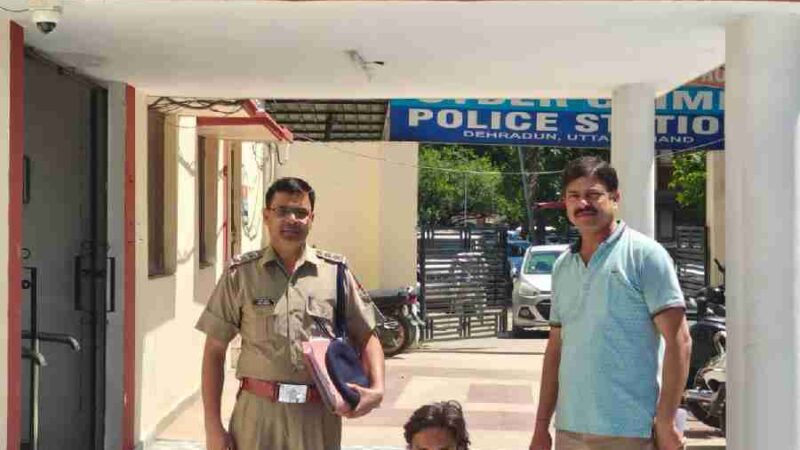 उत्तराखण्ड एस०टी०एफ० टीम की बड़ी कार्यवाही, इन्वेस्टमेन्ट के नाम पर करोड़ो की धोखाधड़ी करने वाले साइबर अभियुक्त को गाजियाबाद से किया गिरफ्तार