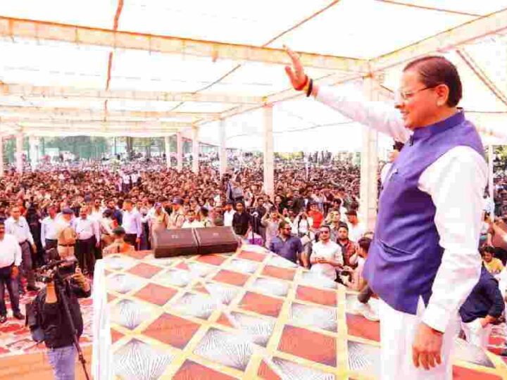 मुख्यमंत्री धामी ने डी०ए०वी० पीजी कॉलेज में आयोजित छात्रसंघ समारोह में प्रतिभाग करते हुए छात्र-छात्राओं को किया संबोधित