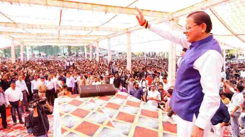 मुख्यमंत्री धामी ने डी०ए०वी० पीजी कॉलेज में आयोजित छात्रसंघ समारोह में प्रतिभाग करते हुए छात्र-छात्राओं को किया संबोधित