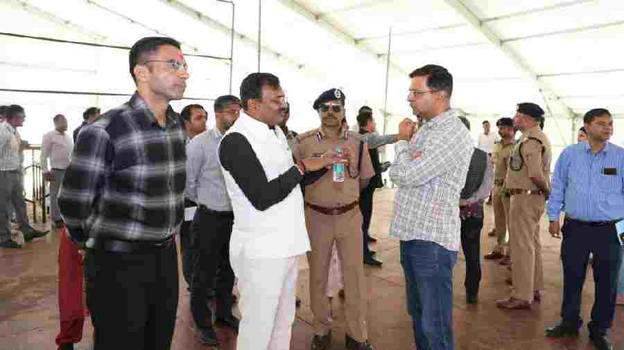 मुख्य सचिव, पुलिस महानिदेशक एवं शासन-प्रशासन के वरिष्ठ अधिकारियों ने प्रधानमंत्री मोदी के उत्तराखण्ड दौरे की तैयारियों को लेकर कार्यक्रम स्थल का किया स्थलीय निरीक्षण