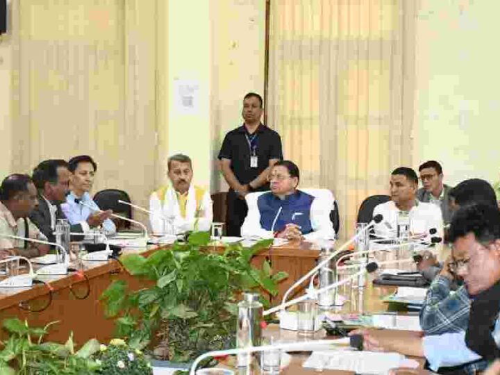 सीएम धामी ने हल्द्वानी में जनपद नैनीताल के वरिष्ठ प्रशासनिक, पुलिस, वन एवं विकास विभाग के अधिकारियों के साथ की उच्चस्तरीय समीक्षा बैठक, मानव-वन्यजीव संघर्ष रोकने के लिए स्थायी समाधान और जवाबदेही तय करने के निर्देश