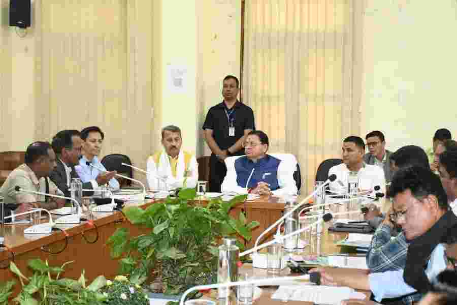 सीएम धामी ने हल्द्वानी में जनपद नैनीताल के वरिष्ठ प्रशासनिक, पुलिस, वन एवं विकास विभाग के अधिकारियों के साथ की उच्चस्तरीय समीक्षा बैठक, मानव-वन्यजीव संघर्ष रोकने के लिए स्थायी समाधान और जवाबदेही तय करने के निर्देश