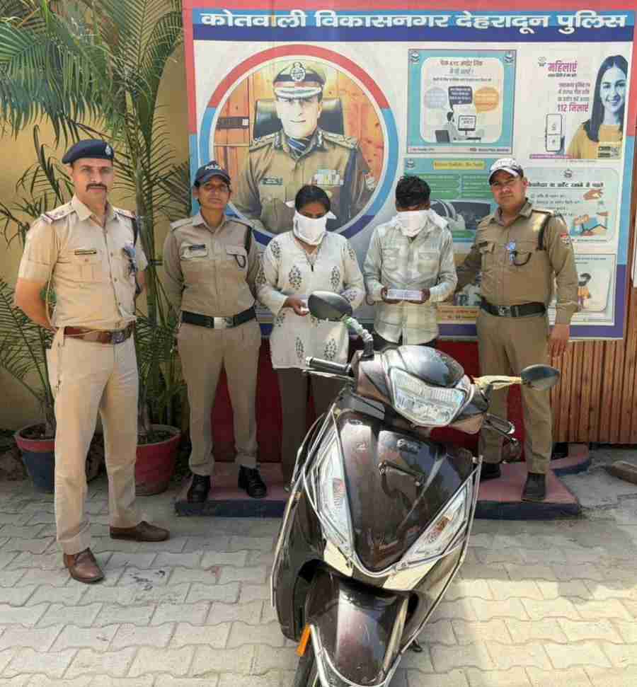 एटीएम बदलकर लोगो के साथ धोखाधडी करने वाली युवती सहित 2 अभियुक्तों को दून पुलिस ने किया गिरफ्तार