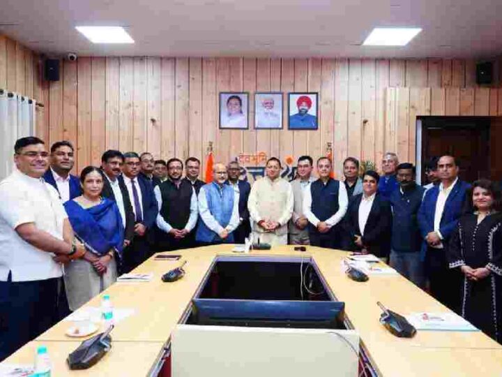 मुख्यमंत्री धामी से “इंडिया डिजिटल इंपॉवरमेंट मीट एंड अवॉर्ड” समारोह के आयोजकों ने की शिष्टाचार भेंट