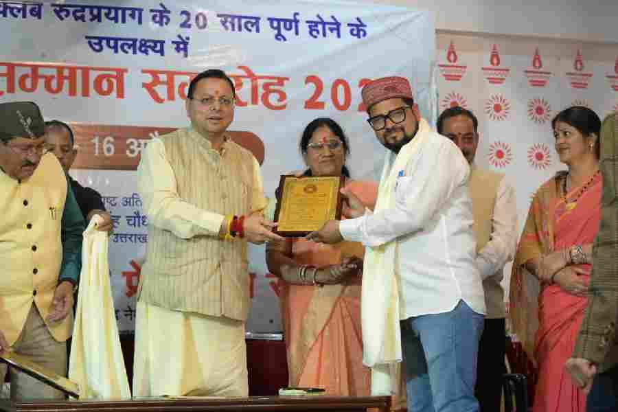 जिला प्रेस क्लब रुद्रप्रयाग के 20 वर्ष पूर्ण होने के उपलक्ष पर सम्मान समारोह कार्यक्रम में शामिल हुए मुख्यमंत्री पुष्कर सिंह धामी, उत्कृष्ट प्रतिभाओं को किया सम्मानित