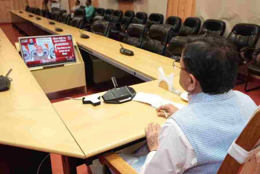 सीएम धामी ने कहा कि प्रधानमंत्री मोदी द्वारा ‘नारी शक्ति वंदन अधिनियम’ पर राष्ट्र के नाम दिया गया संबोधन देश की नारी शक्ति के सम्मान और सशक्तिकरण के प्रति केंद्र सरकार की प्रतिबद्धता को दर्शाता है