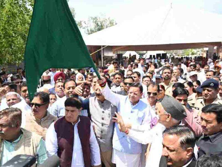 मुख्यमंत्री ने ऋषिकेश से चार धाम जाने वाली बसों को हरी झंडी दिखाकर किया रवाना