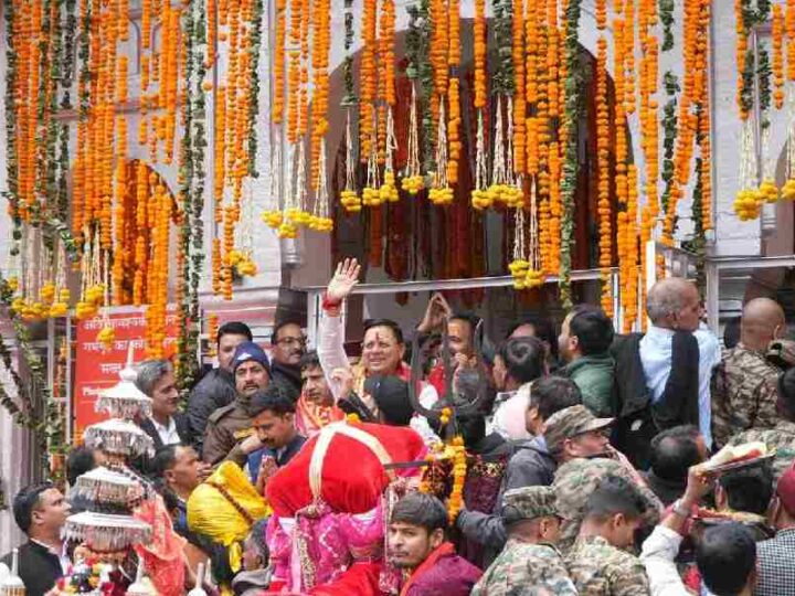 गंगोत्री और यमुनोत्री धाम के कपाट श्रद्धालुओं के लिए खुले, प्रधानमंत्री मोदी के नाम से दोनों धामों में की गई पहली पूजा, गंगोत्री धाम में कपाटोद्घाटन के अवसर पर मुख्यमंत्री ने की विशेष पूजा-अर्चना