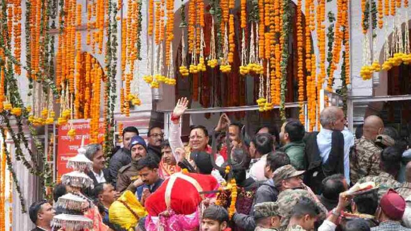 गंगोत्री और यमुनोत्री धाम के कपाट श्रद्धालुओं के लिए खुले, प्रधानमंत्री मोदी के नाम से दोनों धामों में की गई पहली पूजा, गंगोत्री धाम में कपाटोद्घाटन के अवसर पर मुख्यमंत्री ने की विशेष पूजा-अर्चना