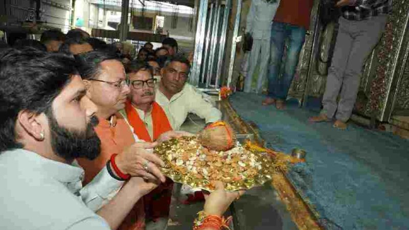 मुख्यमंत्री धामी ने राजस्थान के सीकर जनपद में स्थित आस्था के प्रमुख केंद्र बाबा खाटू श्याम मंदिर पहुंचकर किया विधिवत दर्शन एवं पूजन