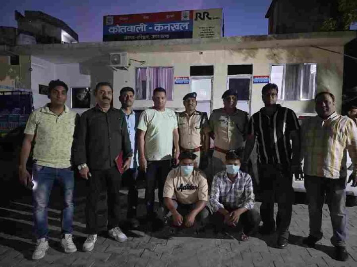 उत्तराखण्ड एसटीएफ व कनखल पुलिस की संयुक्त बड़ी कार्यवाही, लूट मे फरार हिस्ट्रीशिटर दो इनामी बदमाशों को किया गिरफ्तार