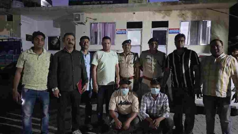 उत्तराखण्ड एसटीएफ व कनखल पुलिस की संयुक्त बड़ी कार्यवाही, लूट मे फरार हिस्ट्रीशिटर दो इनामी बदमाशों को किया गिरफ्तार