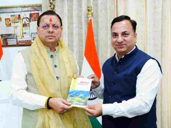 संयुक्त निदेशक के एस चौहान ने मुख्यमंत्री को भेंट की अपनी पुस्तक, पहलगाम… जब समय थम सा गया, पुस्तक चौहान के निजी अनुभव पर आधारित