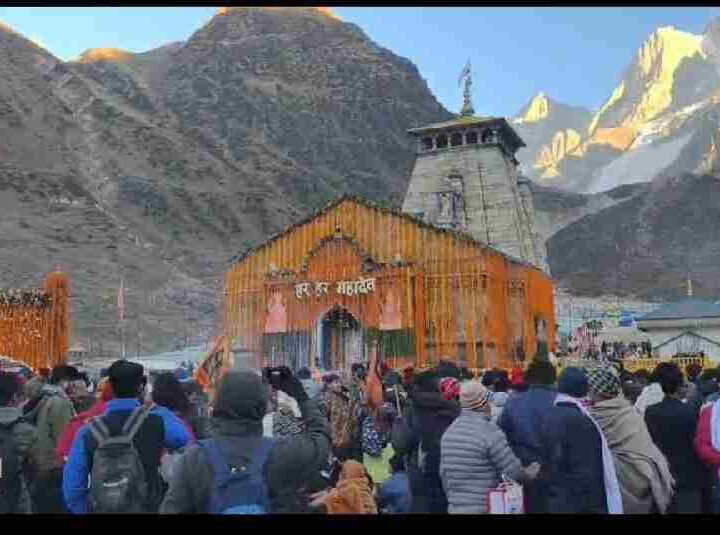 श्री केदारनाथ धाम में उमड़ रहा आस्था का सैलाब, मात्र चार दिनों में 124782 श्रद्धालुओं ने किए बाबा के दिव्य दर्शन