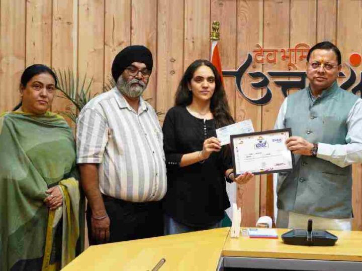 मुख्यमंत्री ने ‘प्रखर छात्रवृत्ति योजना 2025’ के तहत मेधावी विद्यार्थियों को किया सम्मानित