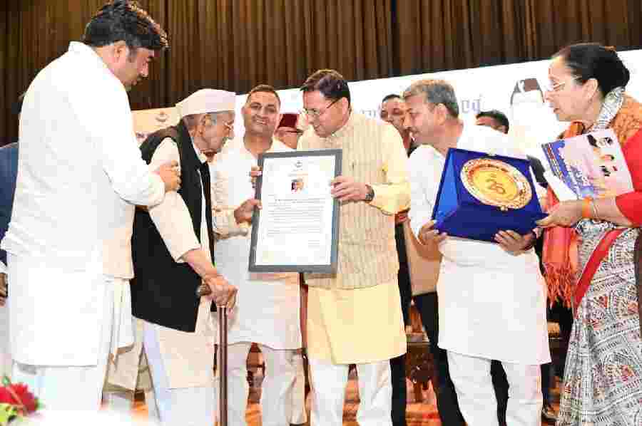 मुख्यमंत्री ने हल्द्वानी में वरिष्ठ नागरिक सम्मान एवं खेल समारोह में किया प्रतिभाग, बुजुर्गों को बताया समाज और राष्ट्र की अमूल्य धरोहर