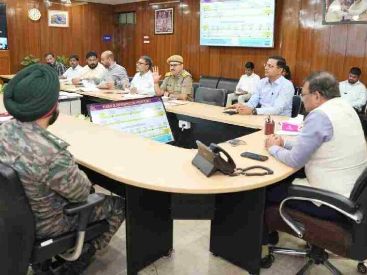 मुख्य सचिव ने चारधार यात्रा मार्गों के मानसून सीजन से पहले दुरूस्तीकरण को लेकर लोक निर्माण विभाग, बीआरओ, एनएचएआई एवं राष्ट्रीय राजमार्ग के अधिकारियों के साथ की समन्वय बैठक