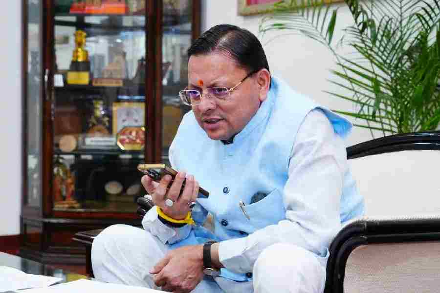 मुख्यमंत्री धामी ने सीबीएसई 12वीं की परीक्षा में राज्य में प्रथम स्थान प्राप्त करने वाली हल्द्वानी की छात्रा अरीना रघुवंशी से दूरभाष पर बात कर दी शुभकामनाएं
