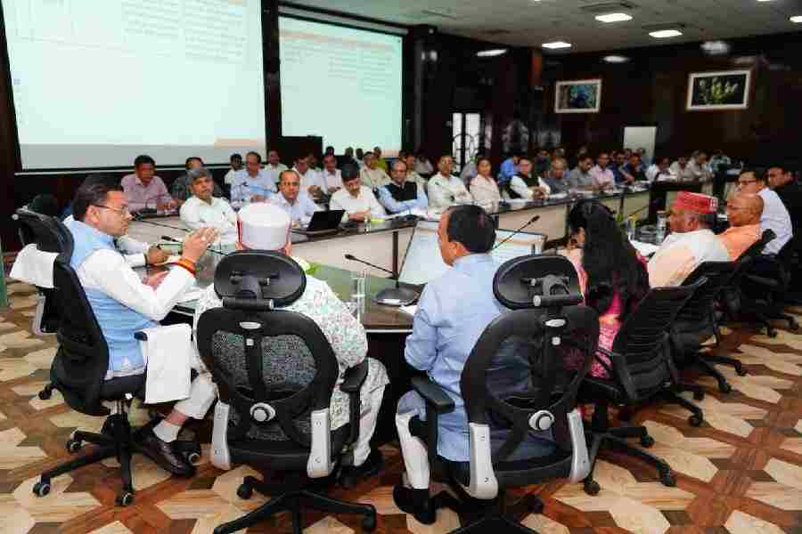 सीएम घोषणाओं के समयबद्ध क्रियान्वयन के लिए मुख्यमंत्री ने अधिकारियों को दिये निर्देश।