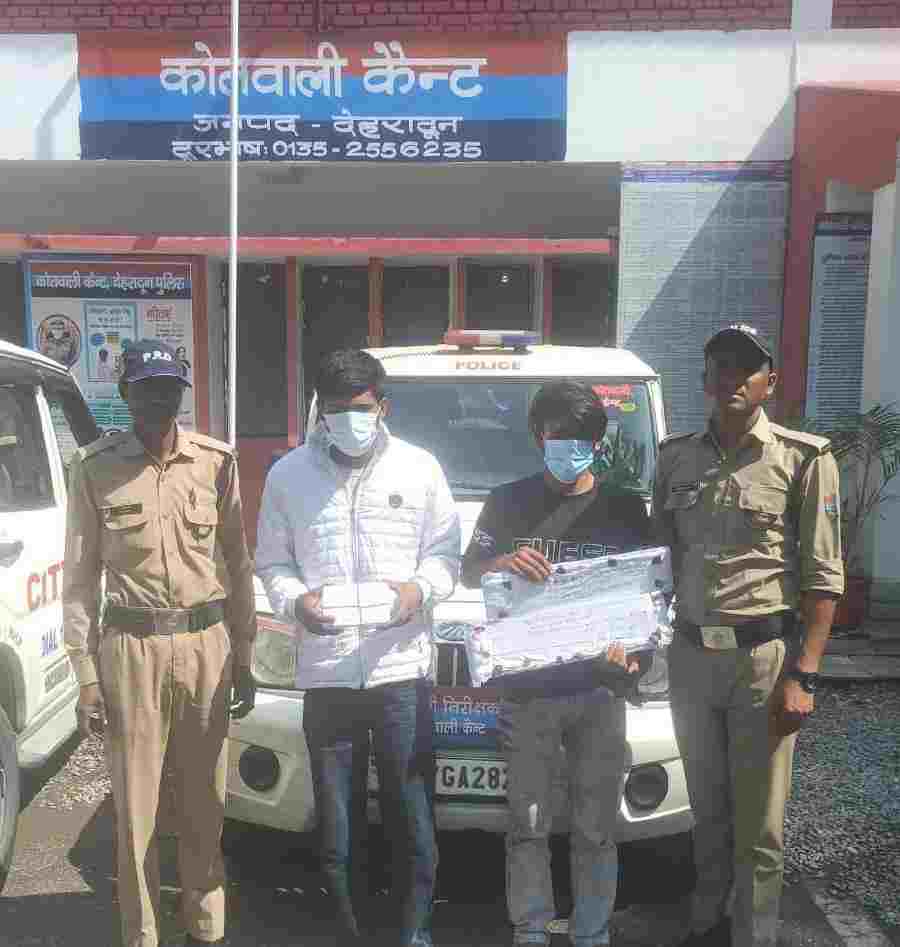 गाड़ी की नम्बर प्लेट बदलकर मोबाइल स्नेचिंग की घटना को अंजाम देने वाले 2 अभियुक्तों को पुलिस ने किया गिरफ्तार