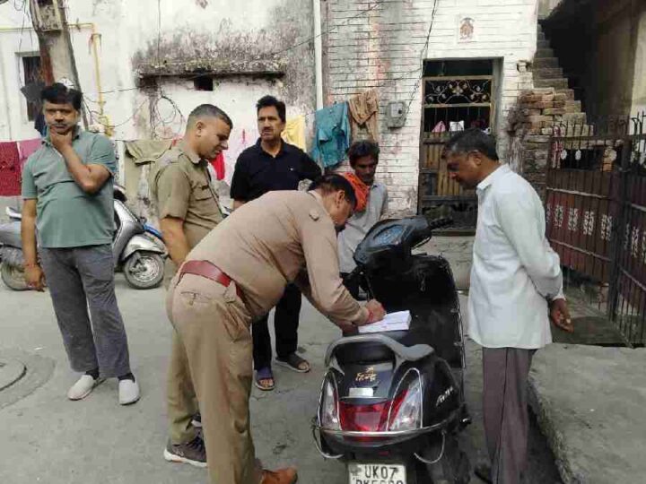 पुलिस की अलग- अलग टीमों द्वारा बाहरी व्यक्तियों के सत्यापन की कार्यवाही, 12 संदिग्ध व्यक्तियों का 81 पुलिस एक्ट में चालान कर किया गया जुर्माना