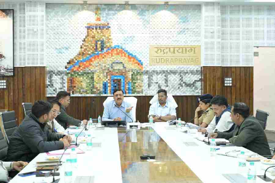 आयुक्त गढ़वाल  द्वारा की गई श्री केदारनाथ यात्रा व्यवस्थाओं की व्यापक समीक्षा, अधिकारियों को दिए आवश्यक दिशा-निर्देश