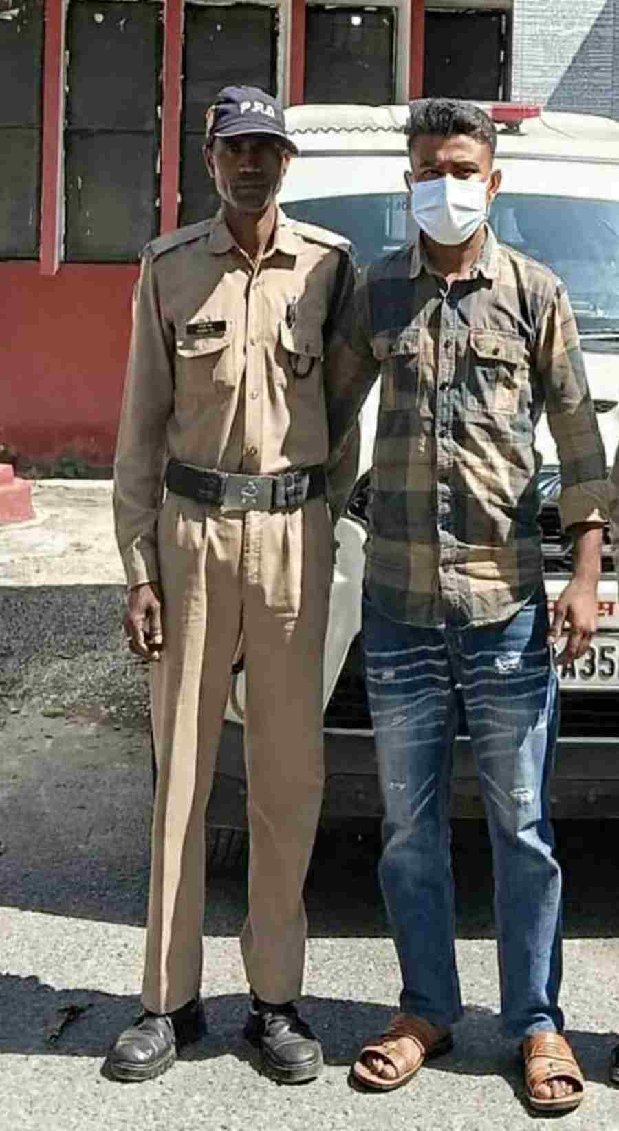 कैण्ट क्षेत्र हुई चोरी की घटना में गिरोह के एक अभियुक्त को पुलिस ने किया गिरफ्तार