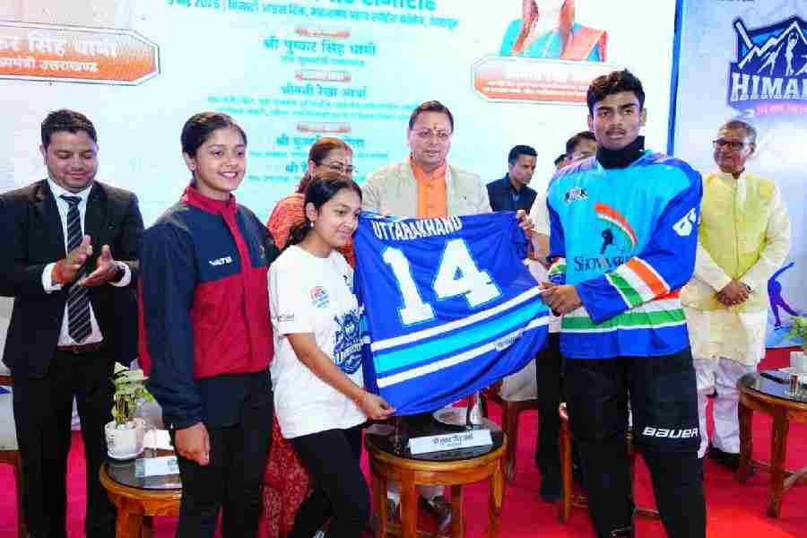 हिमाद्रि आइस रिंक की प्रथम वर्षगांठ कार्यक्रम में शामिल हुए मुख्यमंत्री धामी, भारत की एकमात्र अंतरराष्ट्रीय स्तर की आइस रिंक को बताया देश और प्रदेश की शान