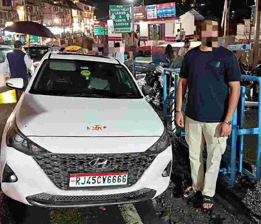 दून पुलिस ने फ्लैशलाइट व हूटर लगाकर रौब गांठने वाले व्यक्ति की उतारी खुमारी, खुद को केंद्रीय मंत्रालय का ऑफिसर बताकर पुलिसकर्मियों पर झाड़ रहा था रौब