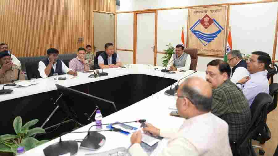 मानसून से पहले गड्ढामुक्त हो जाएं सड़कें-सीएस, मुख्य सचिव ने की मानसून पूर्व तैयारियों की समीक्षा
