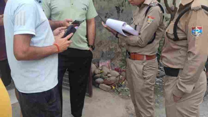 एसएसपी दून के निर्देशो लगातार चल रहा दून पुलिस का सत्यापन अभियान, 600 से अधिक बाहरी व्यक्तियों के किये सत्यापन