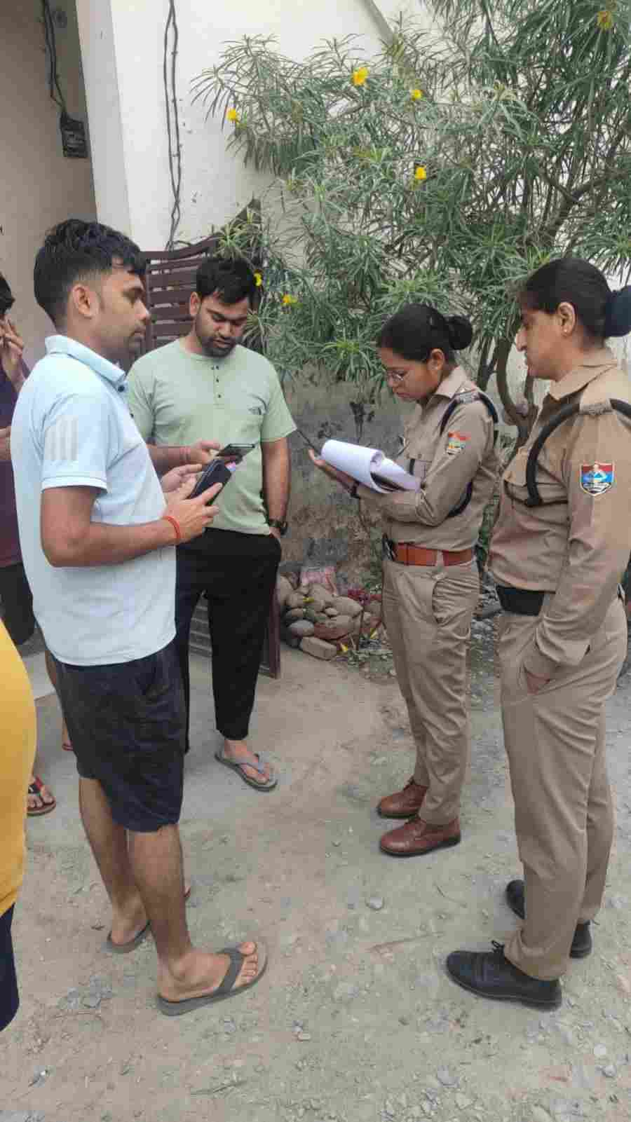 एसएसपी दून के निर्देशो लगातार चल रहा दून पुलिस का सत्यापन अभियान, 600 से अधिक बाहरी व्यक्तियों के किये सत्यापन