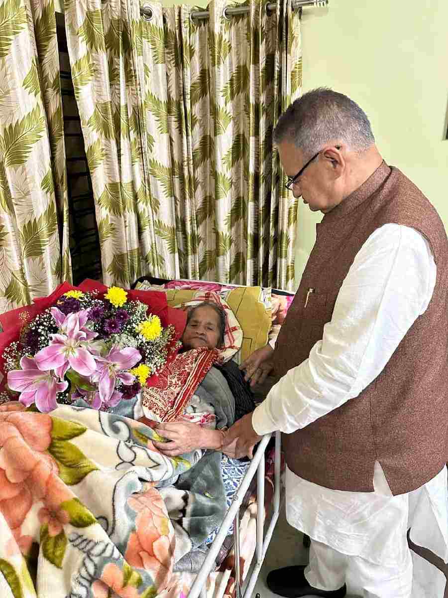 कैबिनेट मंत्री गणेश जोशी ने मातृदिवस पर लिया माँ का आशीर्वाद, कहा — माँ का स्थान जीवन में सर्वोच्च