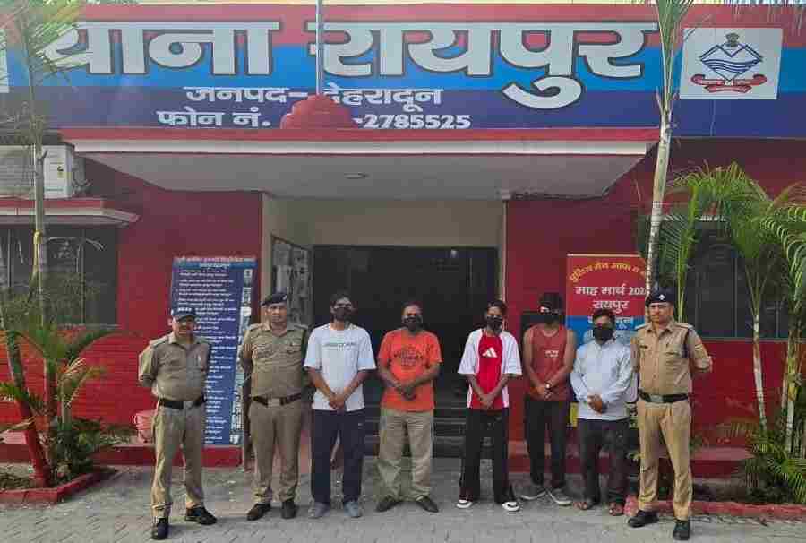 झगड़ा कर शांति भंग करने वालों की दून पुलिस ने उतारी खुमारी , 5 अभियुक्तों को किया गिरफ्तार