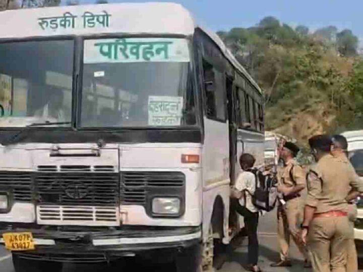 गुण्डा अधिनियम के तहत 1 आदतन अपराधी को ढोल नगाडे बजाकर दून पुलिस ने किया तड़ीपार
