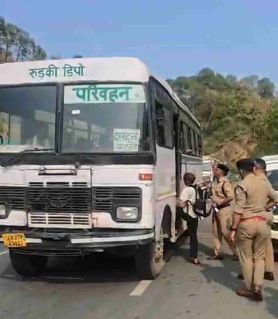 गुण्डा अधिनियम के तहत 1 आदतन अपराधी को ढोल नगाडे बजाकर दून पुलिस ने किया तड़ीपार