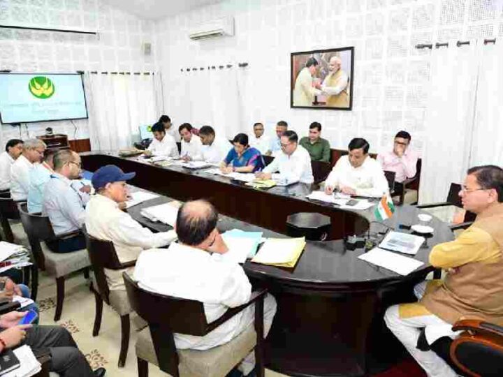 किसानों की आय बढ़ाने, जैविक खेती, वैज्ञानिक तकनीक और विपणन व्यवस्था को मजबूत करने के लिए तीन वर्षीय कार्ययोजना बनाने के मुख्यमंत्री ने दिये निर्देश